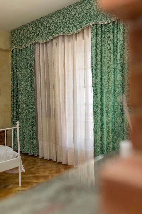 Il Roseto Hotel อาเจโรลา ภายนอก รูปภาพ
